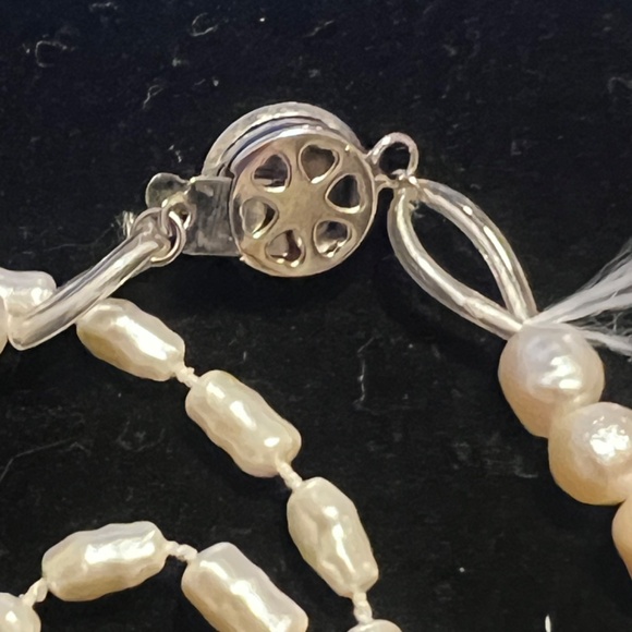 Elegant Freshwater Pearl Jewelry Set - Necklace, Bracelet, and Earrings - Picture 10 of 13